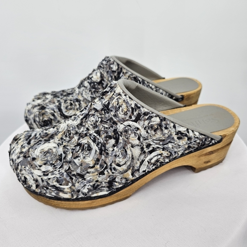 Women's Black & White Floral Pattern Clog Mules